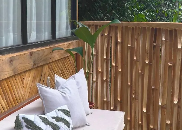 Lodge Treehouse De Valentine