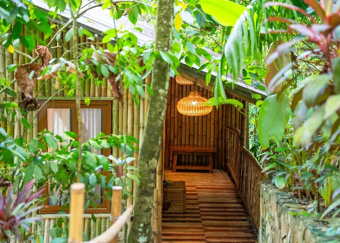 Lodge Treehouse De Valentine Balamban