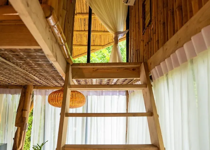 Treehouse De Valentine