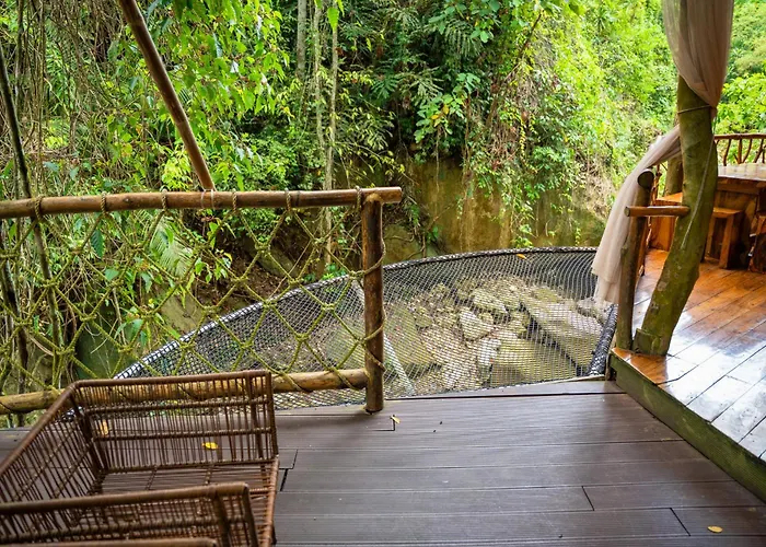 Treehouse De Valentine Lodge