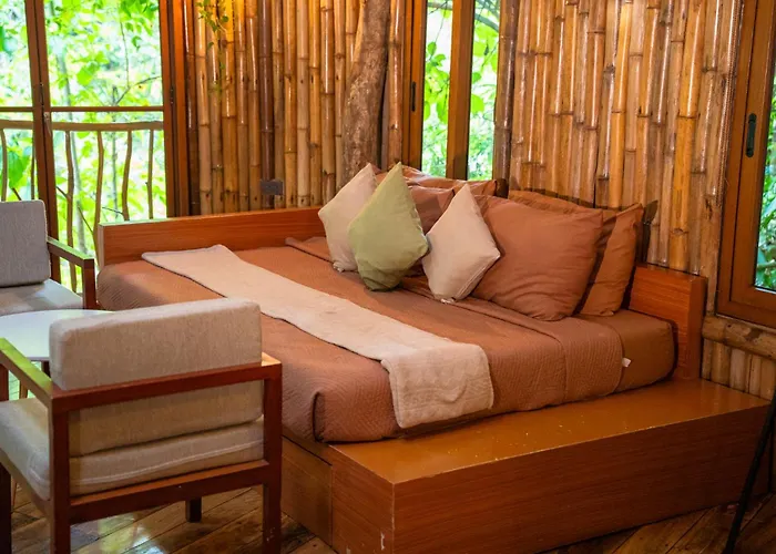 Treehouse De Valentine Lodge