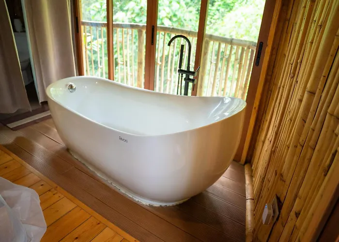 Treehouse De Valentine Lodge