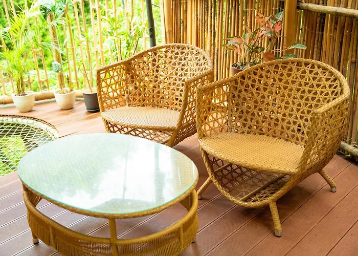Treehouse De Valentine Lodge *